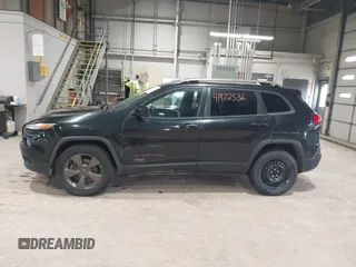2016 Jeep Cherokee Latitude with VIN 1C4PJMCB5GW289738, listed as a IAAI auction lot 41472536 with 175,292 mi miles. Bid and sale history available at carsss.com. Image 15.