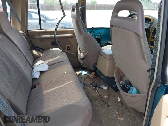 1994 Land Rover Discovery SD z VIN SALJY1247RA097510, wystawiony jako IAAI lot #42343474 z przebiegiem 137 141 mil mil oraz . Historia ofert i sprzedaży dostępna na DreamBid. Obrazek 8.