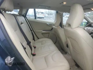 2015 Volvo V60 T5 Drive-E Premier z VIN YV140MEK9F1233763, wystawiony jako Copart lot #45242415 z przebiegiem 97 916 mil mil oraz Szkoda całkowita • Salvage title. Historia ofert i sprzedaży dostępna na DreamBid. Obrazek 10.