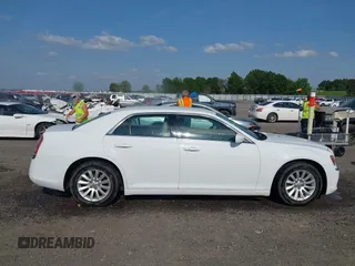 2014 Chrysler 300 z VIN 2C3CCAAG7EH327508, wystawiony jako IAAI lot #42104987 z przebiegiem 199 366 mil mil oraz . Historia ofert i sprzedaży dostępna na DreamBid. Obrazek 13.