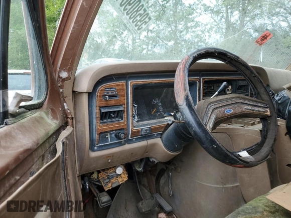 1990 Ford Econoline Wagon XL z VIN 1FBJS31H0LHB33372, wystawiony jako Copart lot #82614224 z przebiegiem Nie podano mil oraz Nie do naprawy • Non repairable. Historia ofert i sprzedaży dostępna na DreamBid. Obrazek 9.