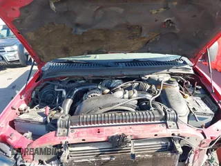 2003 Ford F-350 XL z VIN 1FTSW31P13EC48690, wystawiony jako IAAI lot #42100194 z przebiegiem Nie podano mil oraz . Historia ofert i sprzedaży dostępna na DreamBid. Obrazek 10.