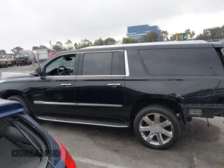 2020 Cadillac Escalade ESV Luxury z VIN 1GYS4HKJ7LR116999, wystawiony jako IAAI lot #40707280 z przebiegiem 117 358 mil mil oraz . Historia ofert i sprzedaży dostępna na DreamBid. Obrazek 15.