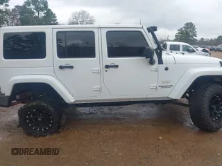 2014 Jeep Wrangler Unlimited Sahara z VIN 1C4BJWEG6EL245986, wystawiony jako IAAI lot #41498492 z przebiegiem 125 882 mil mil oraz . Historia ofert i sprzedaży dostępna na DreamBid. Obrazek 14.
