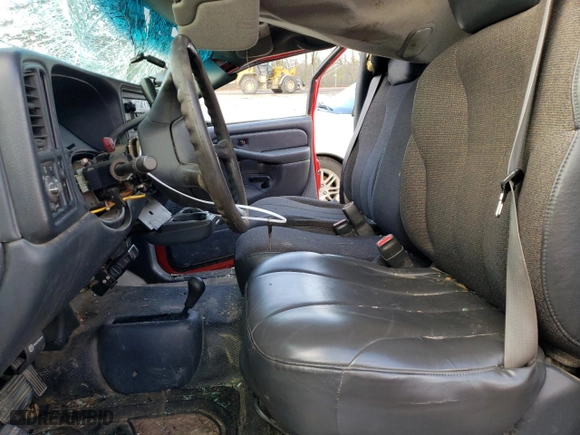 2000 Chevrolet Silverado 2500 with VIN 1GCGK24U3YE263454, listed as a Copart auction lot 80294994 with 171,013 mi miles and Salvage Title. Bid and sale history available at carsss.com. Image 7.