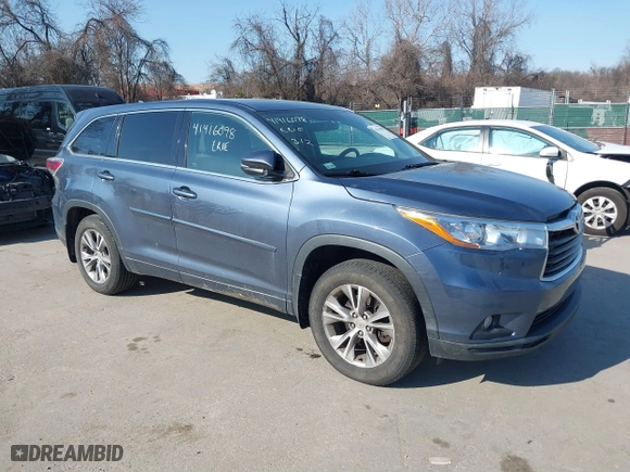 2015 Toyota Highlander LE with VIN 5TDBKRFH2FS206866, listed as a IAAI auction lot 41416098 with 178,891 mi miles. Bid and sale history available at carsss.com. Image 1.