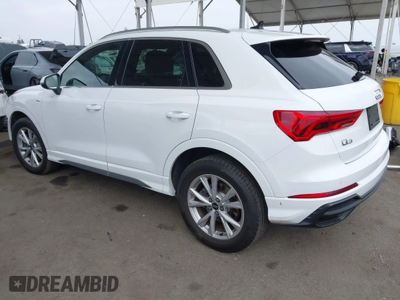2021 Audi Q3 S line Premium z VIN WA1DECF31M1074155, wystawiony jako IAAI lot #42381678 z przebiegiem 36 894 mil mil oraz . Historia ofert i sprzedaży dostępna na DreamBid. Obrazek 3.
