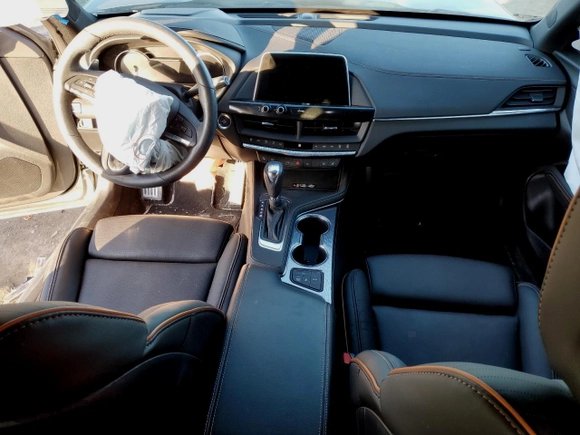 2024 Cadillac CT4 Sport z VIN 1G6DG5RK6R0100179, wystawiony jako Copart lot #50562165 z przebiegiem 13 829 mil mil oraz Nie do naprawy • Non repairable. Historia ofert i sprzedaży dostępna na DreamBid. Obrazek 8.