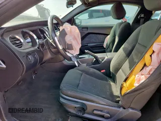 2014 Ford Mustang V6 z VIN 1ZVBP8AM3E5224293, wystawiony jako Copart lot #61583305 z przebiegiem 174 169 mil mil oraz Szkoda całkowita • Salvage title. Historia ofert i sprzedaży dostępna na DreamBid. Obrazek 7.
