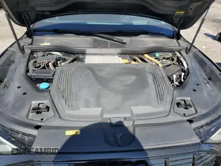 2023 Audi e-tron Chronos z VIN WA1VABGE3PB013236, wystawiony jako Copart lot #57913445 z przebiegiem 9 501 mil mil oraz Szkoda całkowita • Salvage title. Historia ofert i sprzedaży dostępna na DreamBid. Obrazek 12.