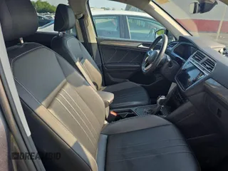 2024 Volkswagen Tiguan SE z VIN 3VV3B7AX1RM107078, wystawiony jako IAAI lot #42852792 z przebiegiem 36 642 mil mil oraz . Historia ofert i sprzedaży dostępna na DreamBid. Obrazek 20.