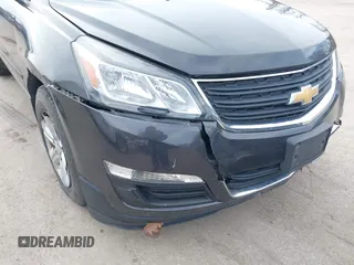 2017 Chevrolet Traverse LS z VIN 1GNKVFKD4HJ142765, wystawiony jako IAAI lot #41630040 z przebiegiem 82 986 mil mil oraz . Historia ofert i sprzedaży dostępna na DreamBid. Obrazek 6.