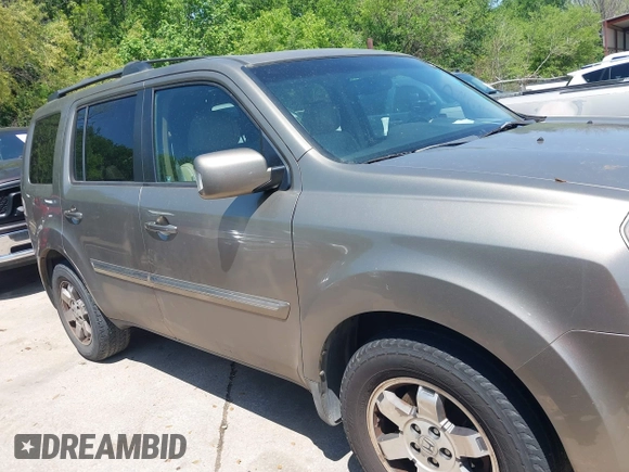 2011 Honda Pilot Touring with VIN 5FNYF4H94BB021952, listed as a IAAI auction lot 41985940 with 170,043 mi miles. Bid and sale history available at carsss.com. Image 12.