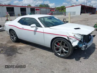 2017 Dodge Challenger SXT z VIN 2C3CDZAG4HH572900, wystawiony jako IAAI lot #42285142 z przebiegiem 66 454 mil mil oraz . Historia ofert i sprzedaży dostępna na DreamBid. Obrazek 1.
