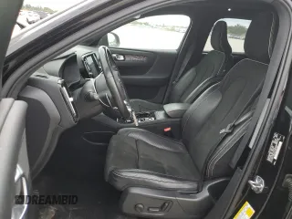 2019 Volvo XC40 Momentum z VIN YV4162XZ1K2009216, wystawiony jako Copart lot #87921575 z przebiegiem 46 527 mil mil oraz Nie do naprawy • Non repairable. Historia ofert i sprzedaży dostępna na DreamBid. Obrazek 7.