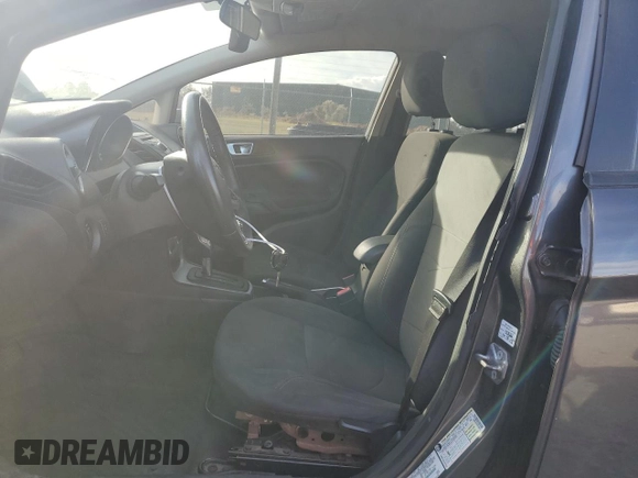 2015 Ford Fiesta SE z VIN 3FADP4EJ0FM108474, wystawiony jako Copart lot #78352184 z przebiegiem 160 583 mil mil oraz Szkoda całkowita • Salvage title. Historia ofert i sprzedaży dostępna na DreamBid. Obrazek 7.