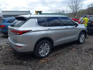 2022 Mitsubishi Outlander ES with VIN JA4J4TA81NZ035528, listed as a IAAI auction lot 41983033 with 41,134 mi miles. Bid and sale history available at carsss.com. Image 4.
