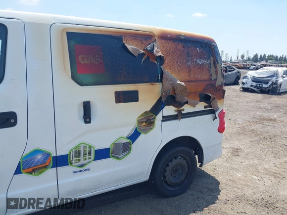 2018 Nissan NV200 SV z VIN 3N6CM0KN1JK701969, wystawiony jako IAAI lot #41600810 z przebiegiem Nie podano mil oraz . Historia ofert i sprzedaży dostępna na DreamBid. Obrazek 15.