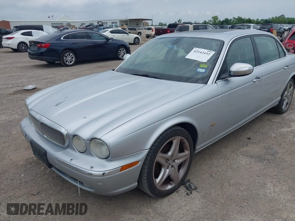 2007 Jaguar XJ with VIN SAJWA79B77SH12190, listed as a IAAI auction lot 42142432 with 1 mi miles. Bid and sale history available at carsss.com. Image 6.