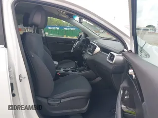 2017 Kia Sorento LX z VIN 5XYPGDA57HG197895, wystawiony jako IAAI lot #42265132 z przebiegiem 100 154 mil mil oraz . Historia ofert i sprzedaży dostępna na DreamBid. Obrazek 5.