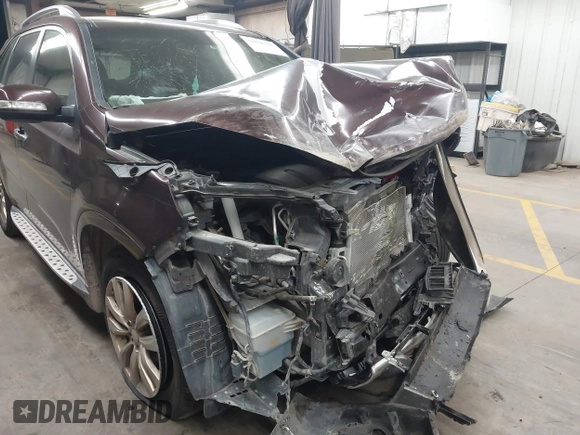 2013 Kia Sorento SX with VIN 5XYKW4A25DG331591, listed as a IAAI auction lot 41878760 with 1 mi miles. Bid and sale history available at carsss.com. Image 6.