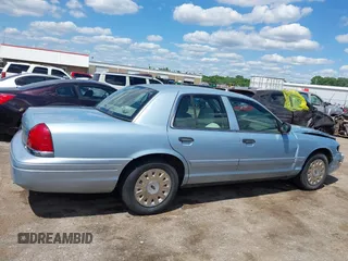 2008 Ford Crown Victoria z VIN 2FAFP73V28X126398, wystawiony jako IAAI lot #42349725 z przebiegiem Nie podano mil oraz . Historia ofert i sprzedaży dostępna na DreamBid. Obrazek 13.