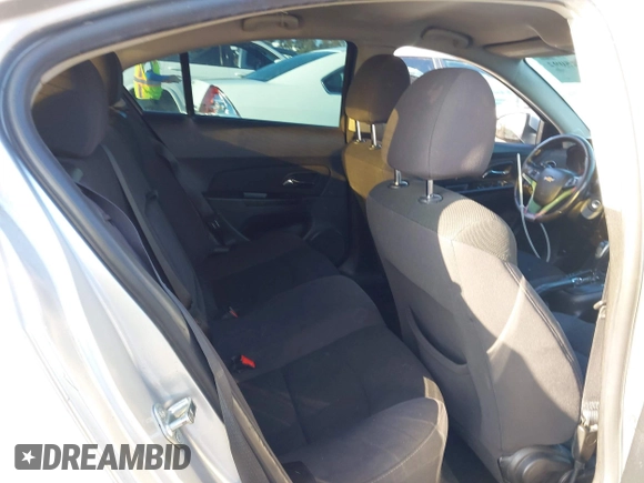 2014 Chevrolet Cruze 1LT z VIN 1G1PC5SBXE7102463, wystawiony jako IAAI lot #42625092 z przebiegiem 165 863 mil mil oraz . Historia ofert i sprzedaży dostępna na DreamBid. Obrazek 8.