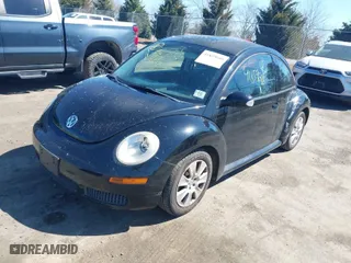 2010 Volkswagen New Beetle Coupe with VIN 3VWPW3AGXAM000609, listed as a IAAI auction lot 41859688 with 178,924 mi miles. Bid and sale history available at carsss.com. Image 2.