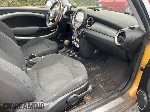 2007 MINI Hardtop S with VIN WMWMF73507TL90586, listed as a Copart auction lot 54109915 with 50,695 mi miles and Clean Title. Bid and sale history available at DreamBid. Image 5.