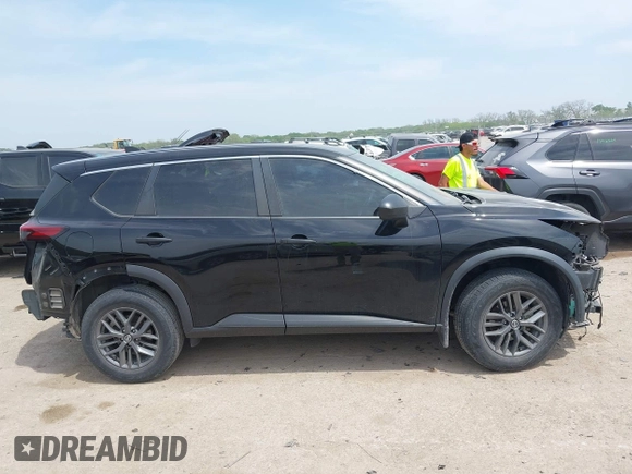 2021 Nissan Rogue S z VIN 5N1AT3AA6MC687652, wystawiony jako IAAI lot #42061135 z przebiegiem 115 410 mil mil oraz . Historia ofert i sprzedaży dostępna na DreamBid. Obrazek 14.