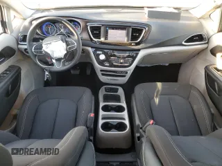 2023 Chrysler Voyager LX z VIN 2C4RC1CG1PR551857, wystawiony jako Copart lot #46669435 z przebiegiem 44 752 mil mil oraz Nie do naprawy • Non repairable. Historia ofert i sprzedaży dostępna na DreamBid. Obrazek 8.