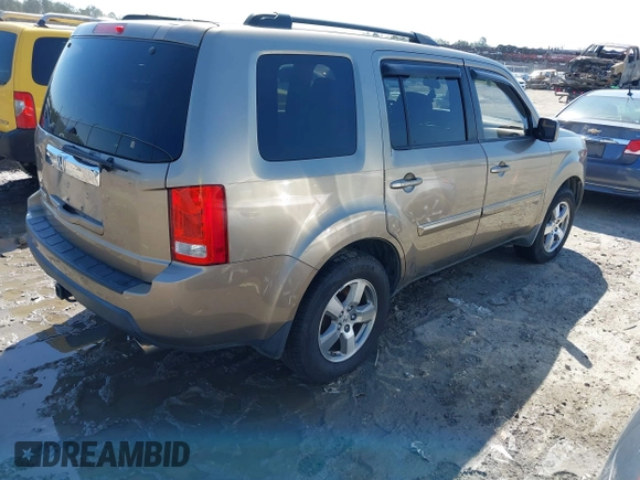 2010 Honda Pilot EX with VIN 5FNYF3H44AB002542, listed as a IAAI auction lot 41839800 with 278,623 mi miles and . Bid and sale history available at carsss.com. Image 4.