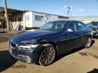 2015 BMW 3 Series 328i xDrive z VIN WBA3B5C55FF962857, wystawiony jako Copart lot #52691015 z przebiegiem 129 523 mil mil oraz Nie do naprawy • Non repairable. Historia ofert i sprzedaży dostępna na DreamBid. Obrazek 1.