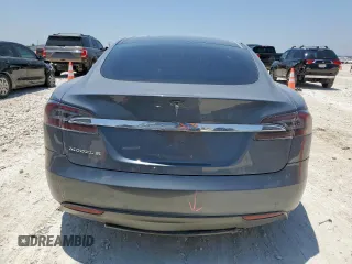 2013 Tesla Model S z VIN 5YJSA1AG1DFP08708, wystawiony jako Copart lot #58403985 z przebiegiem 120 809 mil mil oraz Szkoda całkowita • Salvage title. Historia ofert i sprzedaży dostępna na DreamBid. Obrazek 6.