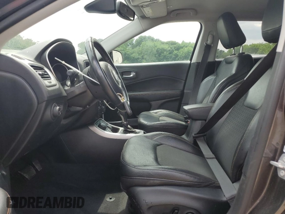 2019 Jeep Compass Latitude z VIN 3C4NJDBB4KT628626, wystawiony jako Copart lot #65212555 z przebiegiem 72 825 mil mil oraz Szkoda całkowita • Salvage title. Historia ofert i sprzedaży dostępna na DreamBid. Obrazek 7.