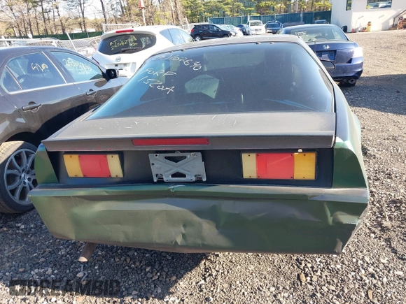1987 Chevrolet Camaro z VIN 1G1FP21H9HN123969, wystawiony jako IAAI lot #42136912 z przebiegiem 97 026 mil mil oraz . Historia ofert i sprzedaży dostępna na DreamBid. Obrazek 15.