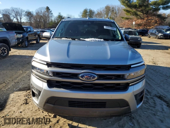 2024 Ford Expedition XLT with VIN 1FMJU1H82REA17970, listed as a Copart auction lot 83043004 with 0 mi miles and Salvage Title. Bid and sale history available at carsss.com. Image 5.