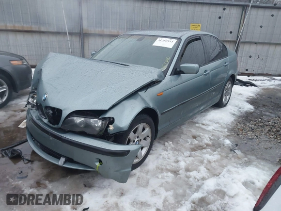 2005 BMW 3 Series 325i with VIN WBAEV33475KW16987, listed as a IAAI auction lot 41353913 with 211,222 mi miles. Bid and sale history available at carsss.com. Image 2.