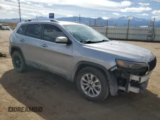 2019 Jeep Cherokee Latitude z VIN 1C4PJLCBXKD204746, wystawiony jako Copart lot #50268185 z przebiegiem 90 796 mil mil oraz Szkoda całkowita • Salvage title. Historia ofert i sprzedaży dostępna na DreamBid. Obrazek 4.