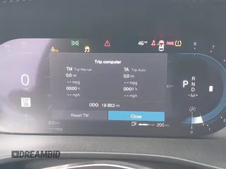 2024 Volvo XC40 Plus Bright Theme with VIN YV4L12UE2R2246722, listed as a IAAI auction lot 41307087 with 19,852 mi miles. Bid and sale history available at carsss.com. Image 7.