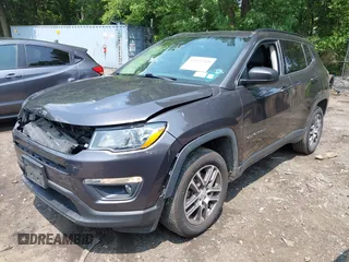 2018 Jeep Compass Latitude z VIN 3C4NJDBB4JT100129, wystawiony jako IAAI lot #42472329 z przebiegiem 178 340 mil mil oraz . Historia ofert i sprzedaży dostępna na DreamBid. Obrazek 18.
