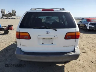 2000 Toyota Sienna LE with VIN 4T3ZF13C2YU254124, listed as a Copart auction lot 52034205 with 178,072 mi miles and Clean Title. Bid and sale history available at carsss.com. Image 6.