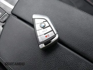 2019 BMW 6 Series 640i xDrive z VIN WBAJV6C56KBK09053, wystawiony jako IAAI lot #42108336 z przebiegiem 55 176 mil mil oraz . Historia ofert i sprzedaży dostępna na DreamBid. Obrazek 11.