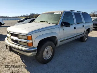 1996 Chevrolet Suburban z VIN 3GNFK16R8TG110205, wystawiony jako Copart lot #42637725 z przebiegiem 308 900 mil mil oraz Czysty tytuł • Clean title. Historia ofert i sprzedaży dostępna na DreamBid. Obrazek 1.