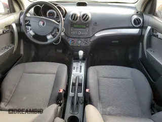 2009 Pontiac G3 SE z VIN 3G2TX55E09L127846, wystawiony jako Copart lot #71554364 z przebiegiem 165 378 mil mil oraz Tytuł czysty. Historia ofert i sprzedaży dostępna na DreamBid. Obrazek 8.