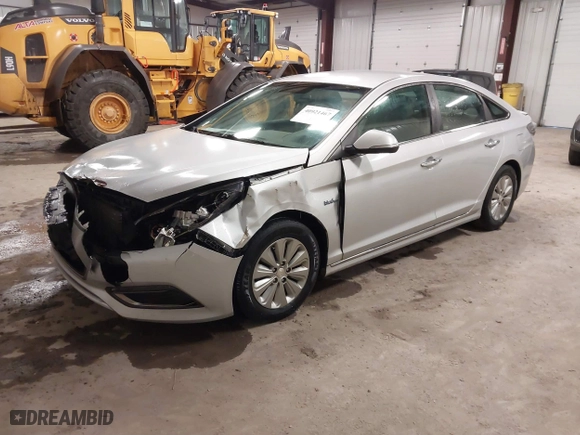 2016 Hyundai Sonata Hybrid SE with VIN KMHE24L12GA020147, listed as a IAAI auction lot 40921467 with 126,978 mi miles. Bid and sale history available at carsss.com. Image 17.