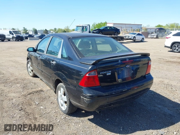 2007 Ford Focus S z VIN 1FAHP34N67W223825, wystawiony jako IAAI lot #42226952 z przebiegiem 271 842 mil mil oraz . Historia ofert i sprzedaży dostępna na DreamBid. Obrazek 3.