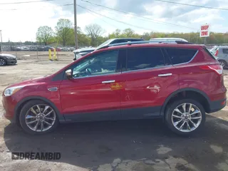2016 Ford Escape SE z VIN 1FMCU9G91GUA83186, wystawiony jako IAAI lot #42190519 z przebiegiem 103 583 mil mil oraz . Historia ofert i sprzedaży dostępna na DreamBid. Obrazek 14.