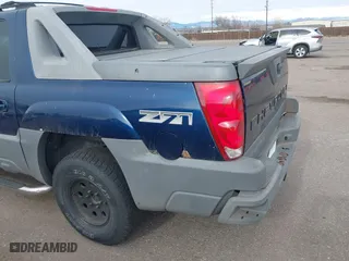 2002 Chevrolet Avalanche with VIN 3GNEK13T62G127112, listed as a IAAI auction lot 41817568 with 180,672 mi miles. Bid and sale history available at carsss.com. Image 6.