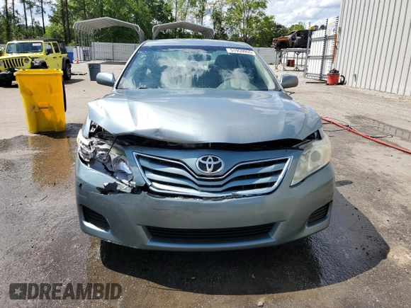 2011 Toyota Camry LE z VIN 4T1BF3EK6BU593874, wystawiony jako Copart lot #51959955 z przebiegiem 247 911 mil mil oraz Szkoda całkowita • Salvage title. Historia ofert i sprzedaży dostępna na DreamBid. Obrazek 5.